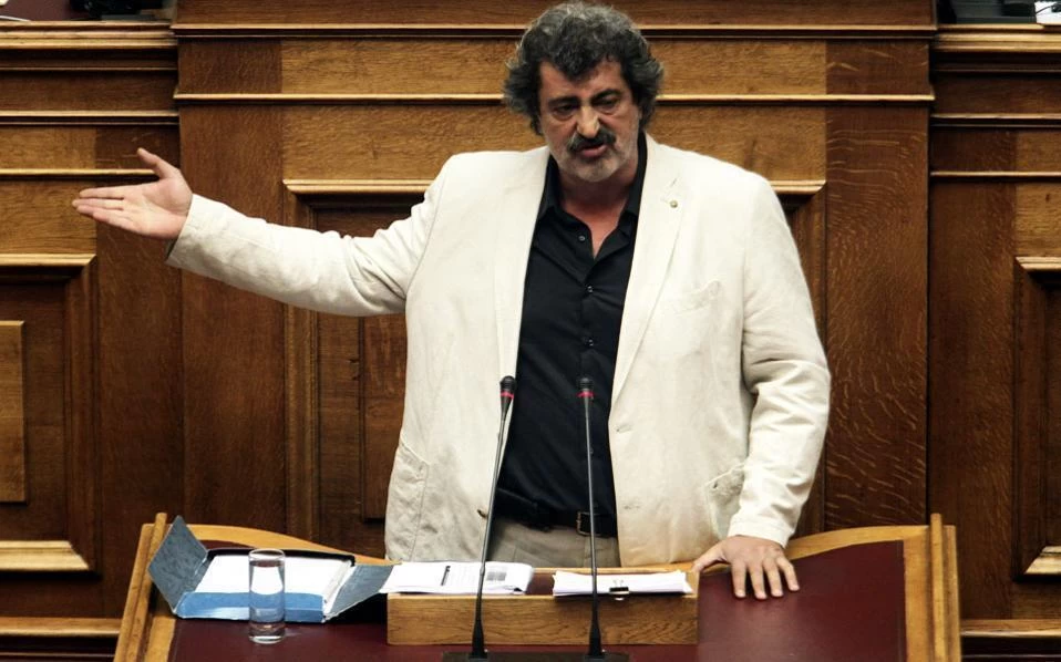 Ο Πολάκης τα έσπασε… στον Κραουνάκη – Το ζεϊμπέκικο του υπουργού Υγείας – Δείτε το βίντεο